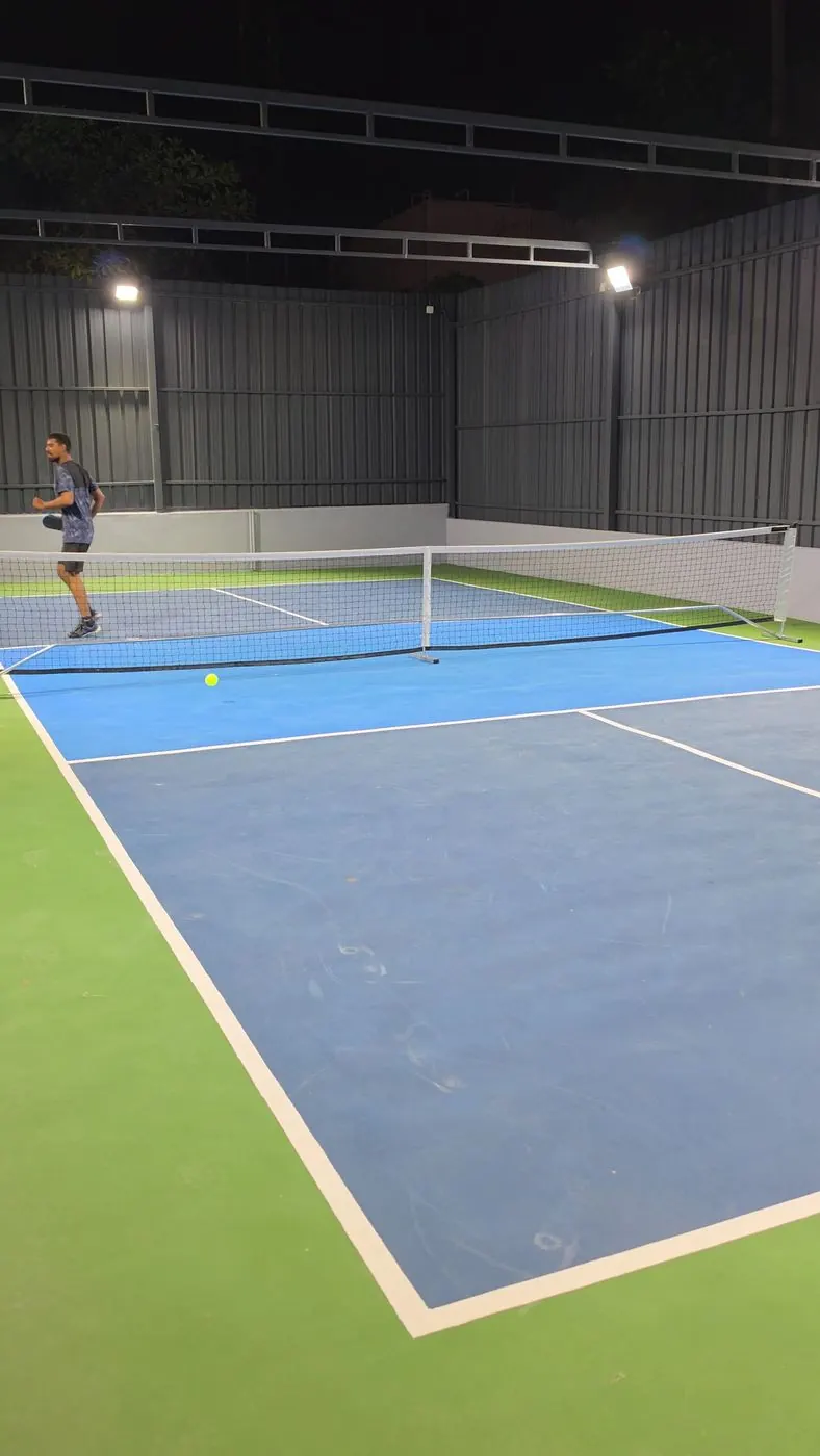 Player rallying on the G1 court